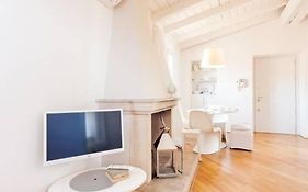 Di Punto In Bianco Home